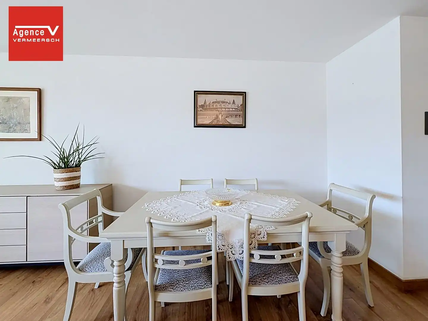 Lichtrijk woonappartement met ruim terras vlak bij zee.  foto 7