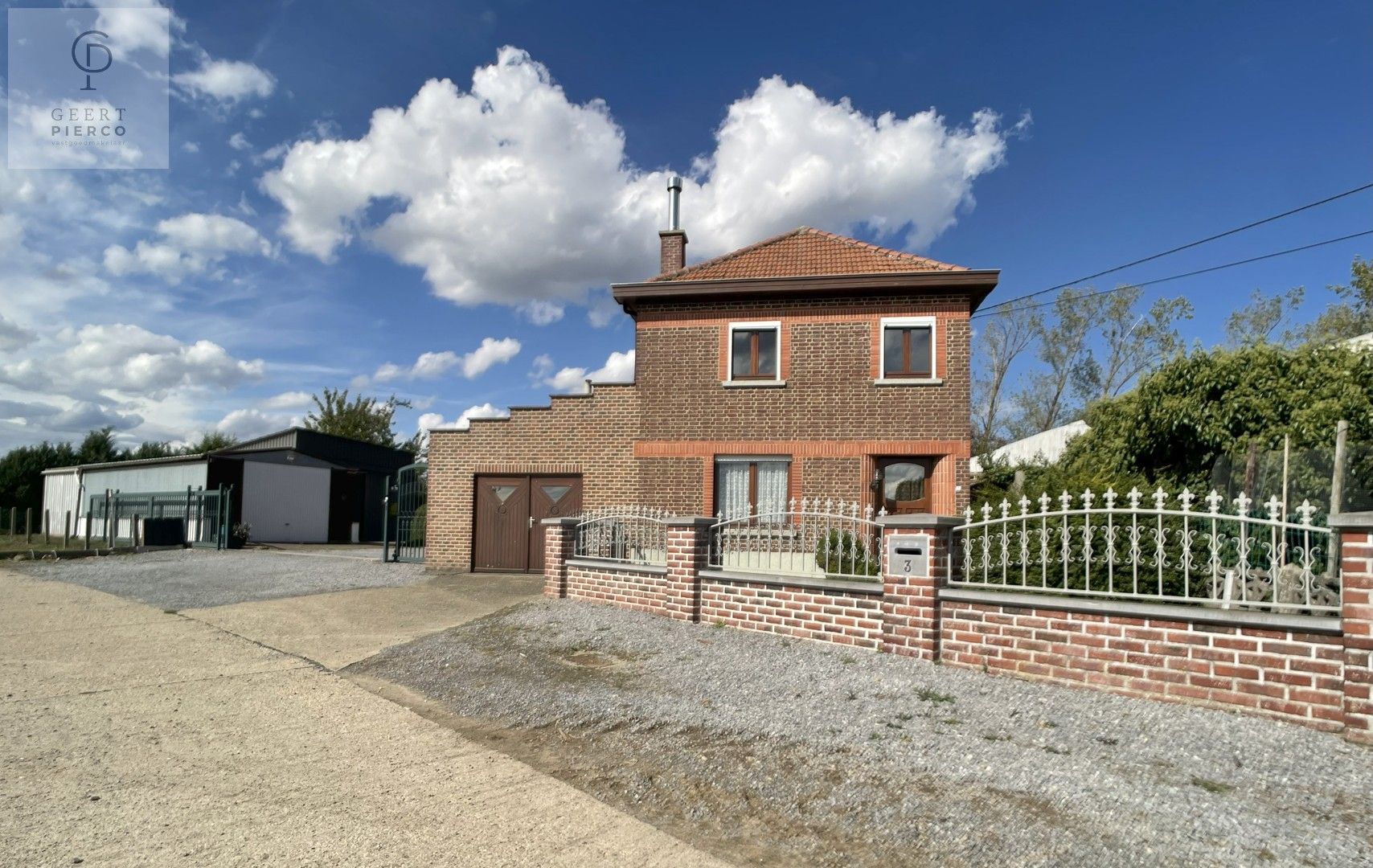 Hoofdfoto van de publicatie: Op te frissen woning op ruim perceel midden in de natuur