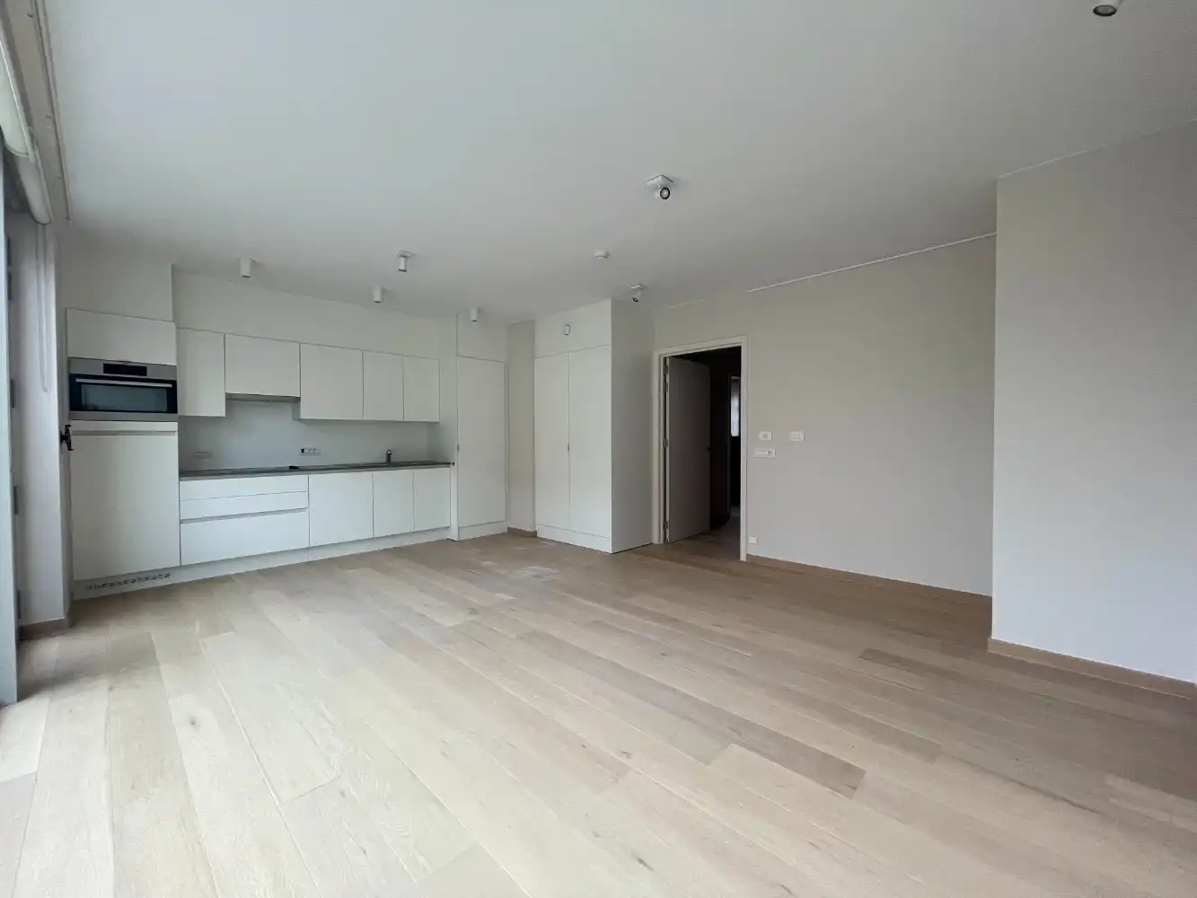 Gezellige assistentieflat met 1 slaapkamer en zicht op de tuin foto 2