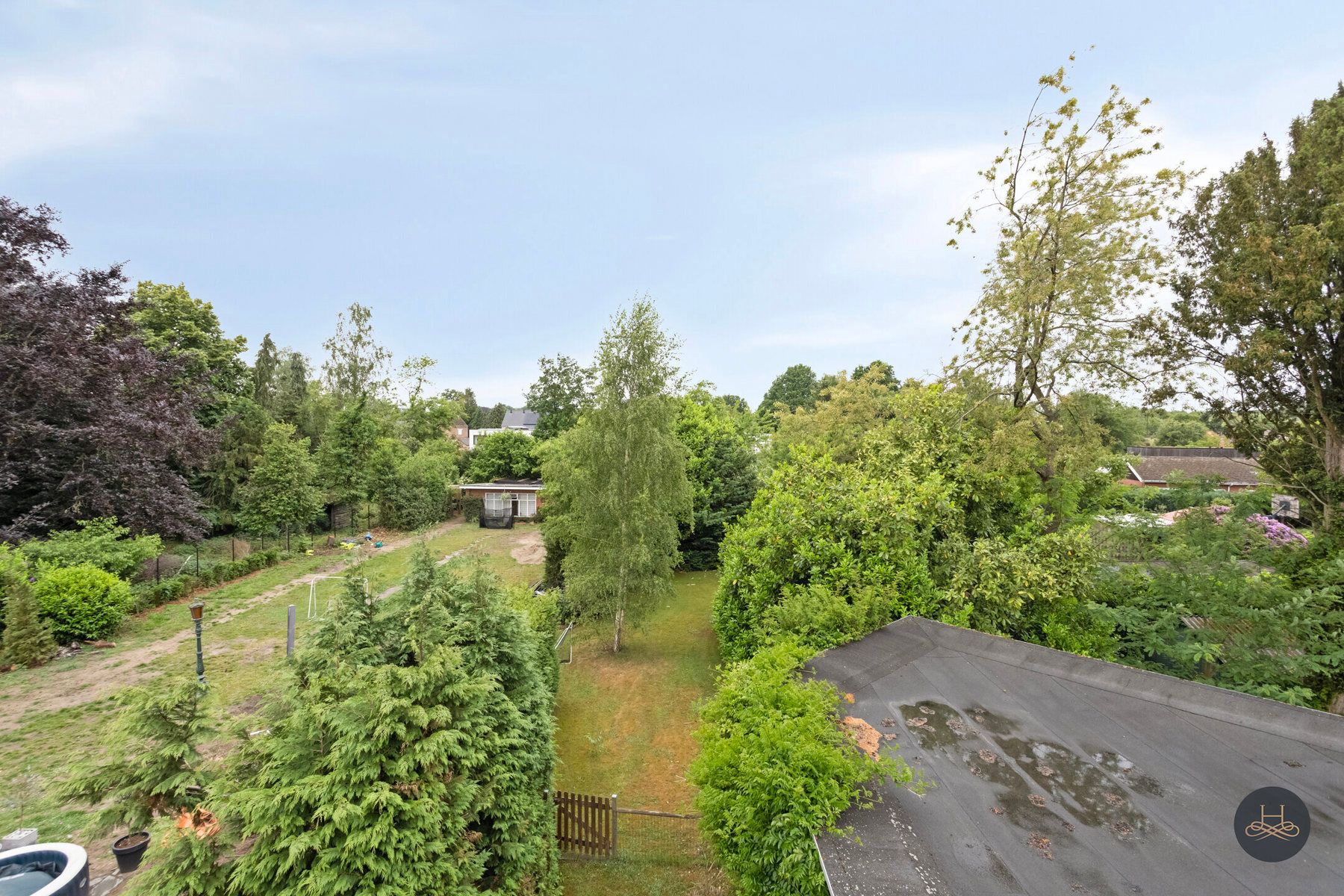 Ruime woning in een rustige groene wijk op een groot perceel foto 6