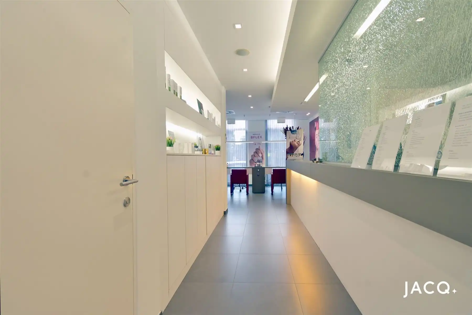Gerenoveerd schoonheidsinstituut (156m²) met buitenruimte! foto 4