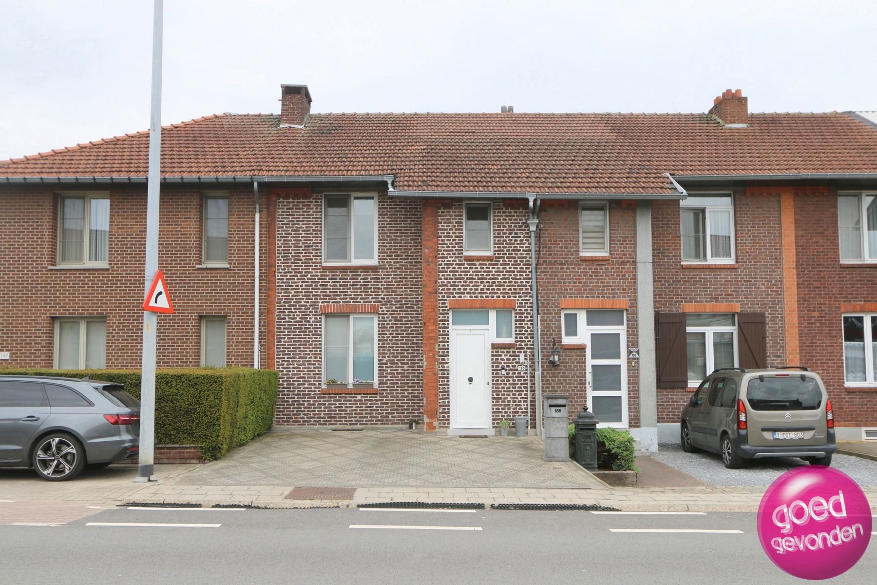 WONING - 3 SLK - TUIN - TERRAS - PARKING - INSTAPKLAAR foto {{pictureIndex}}