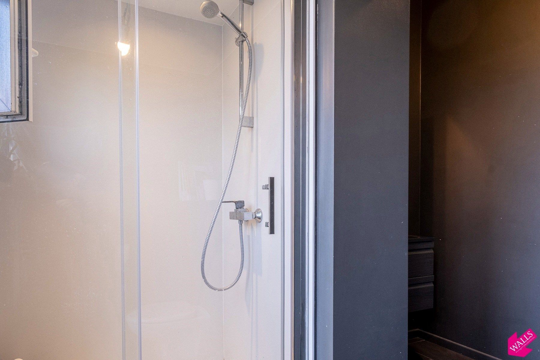 Licht en ruim 1 slaapkamer appartement te Berchem foto 9