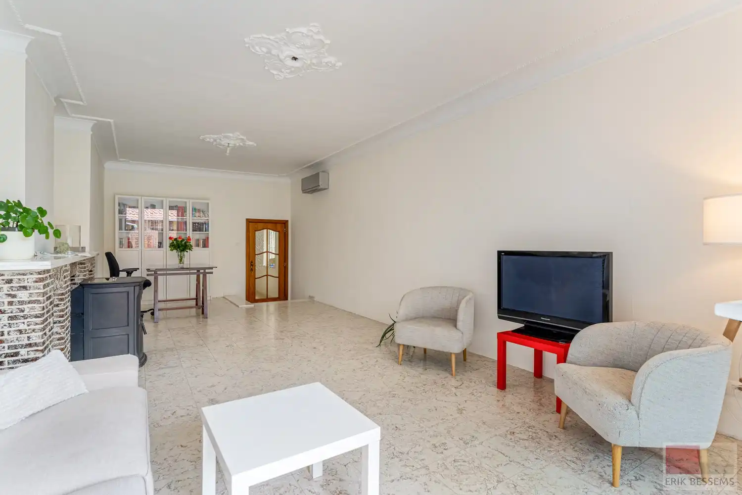 Gedeeltelijk gerenoveerde (vierkants)hoeve, met een potentieel woonoppervlakte van 547m² gelegen op een perceel van 1366m². foto 11