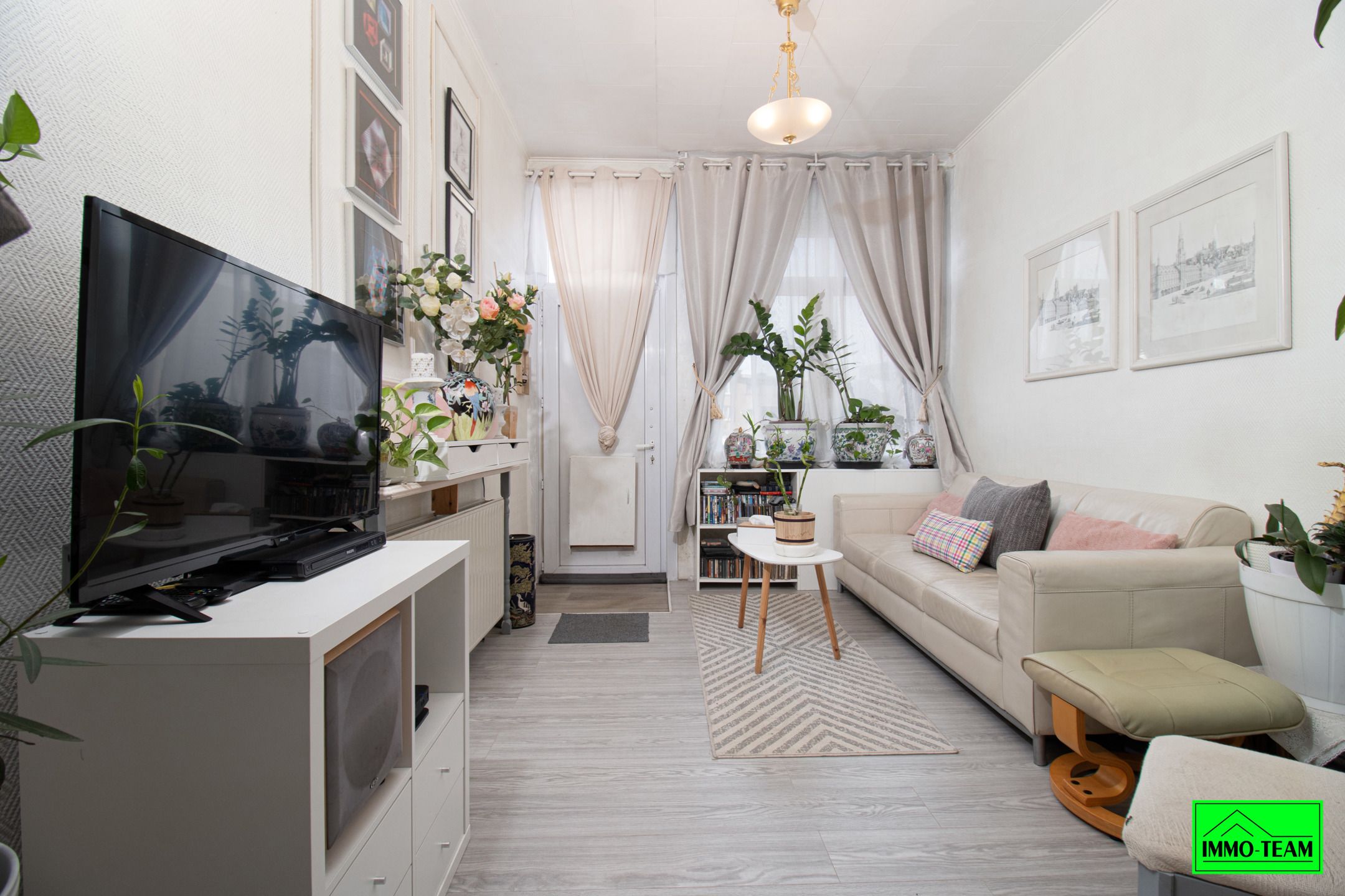 Gezellige 2-gevelwoning op gunstige locatie foto {{pictureIndex}}