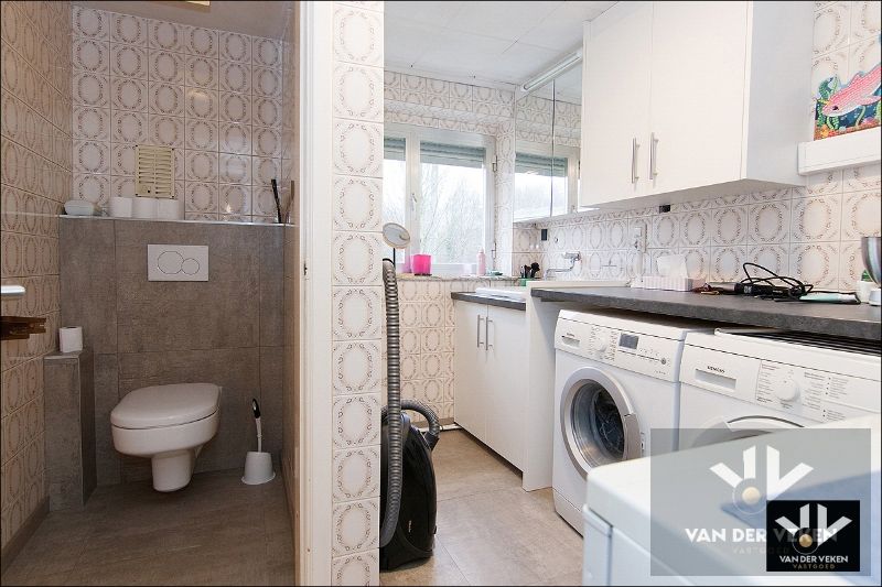 Karaktervolle en instapklare gezinswoning met drie ruime slaapkamers en dressing in een rustige omgeving met prachtig uitzicht op de achterliggende velden te Beverst/Bilzen foto 9