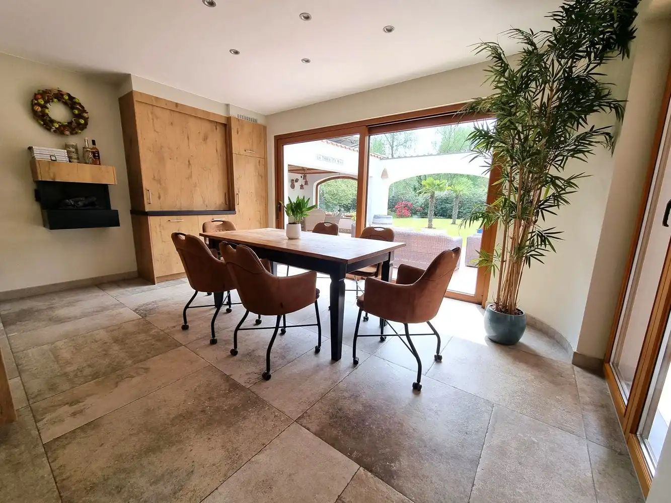 Spaanse villa, zeer rustig gelegen en gekaderd in een mooi verzorgde tuin voorzien van zwembad foto 7