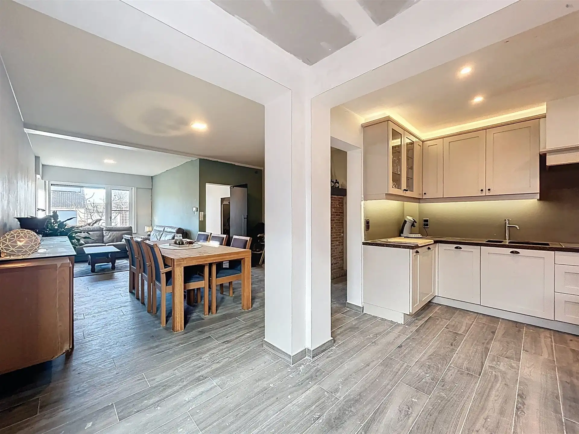 half open bebouwing met 4 slaapkamers op toplocatie foto 6