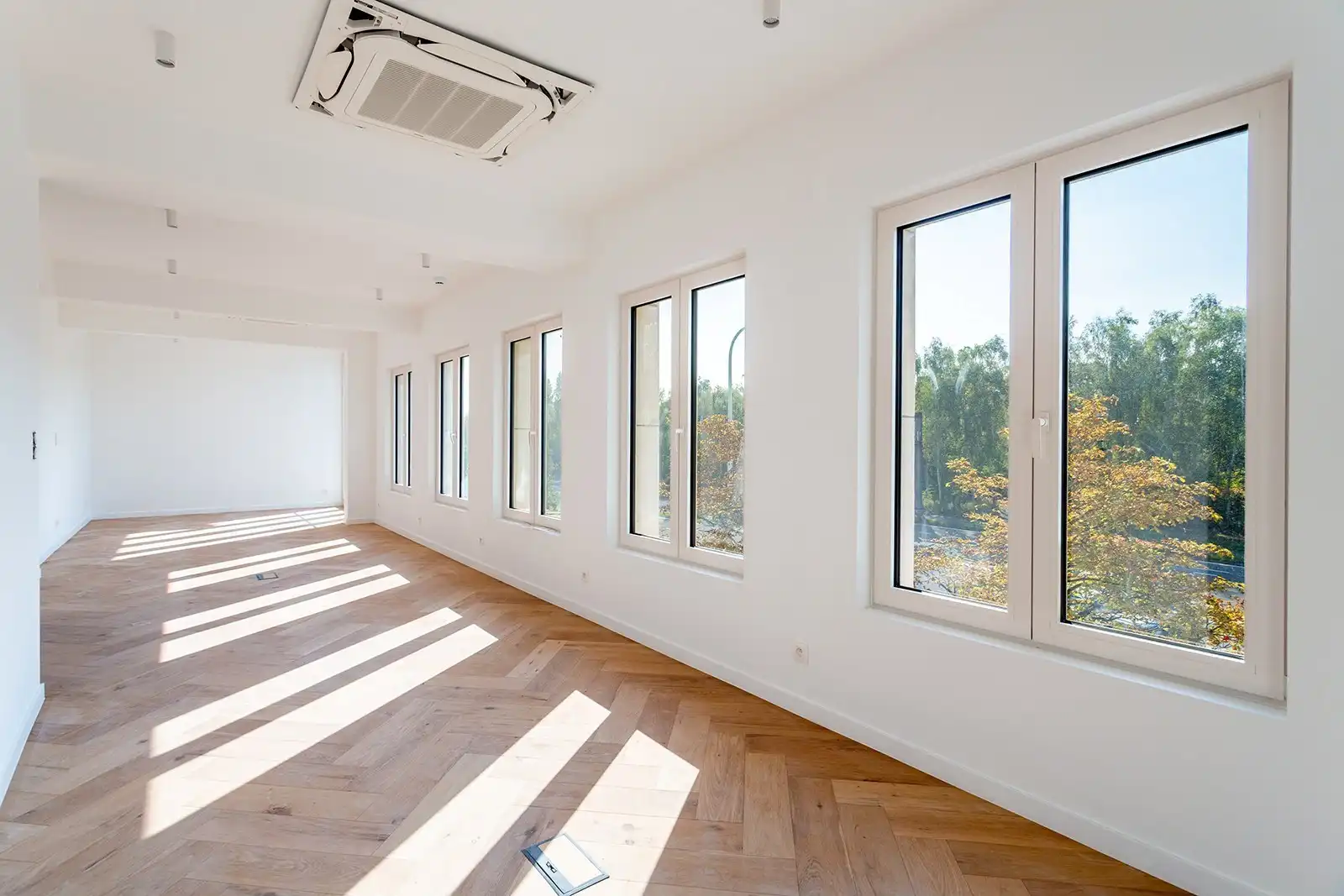 Architecturaal kantoorgebouw op absolute zicht locatie!  foto 11