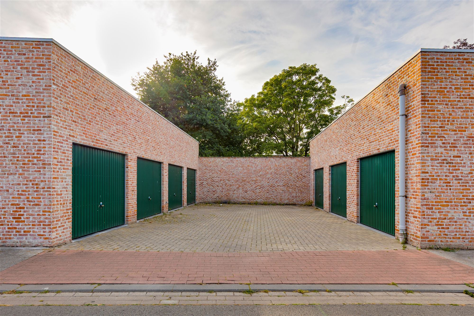 Opbrengsteigendom met 5 app + 7 garageboxen in Bazel foto 6
