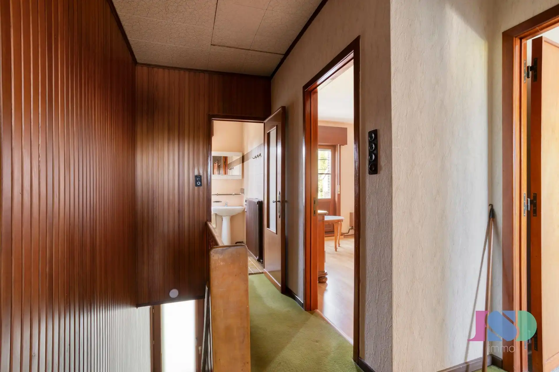 Te renoveren woning met potentieel foto 13