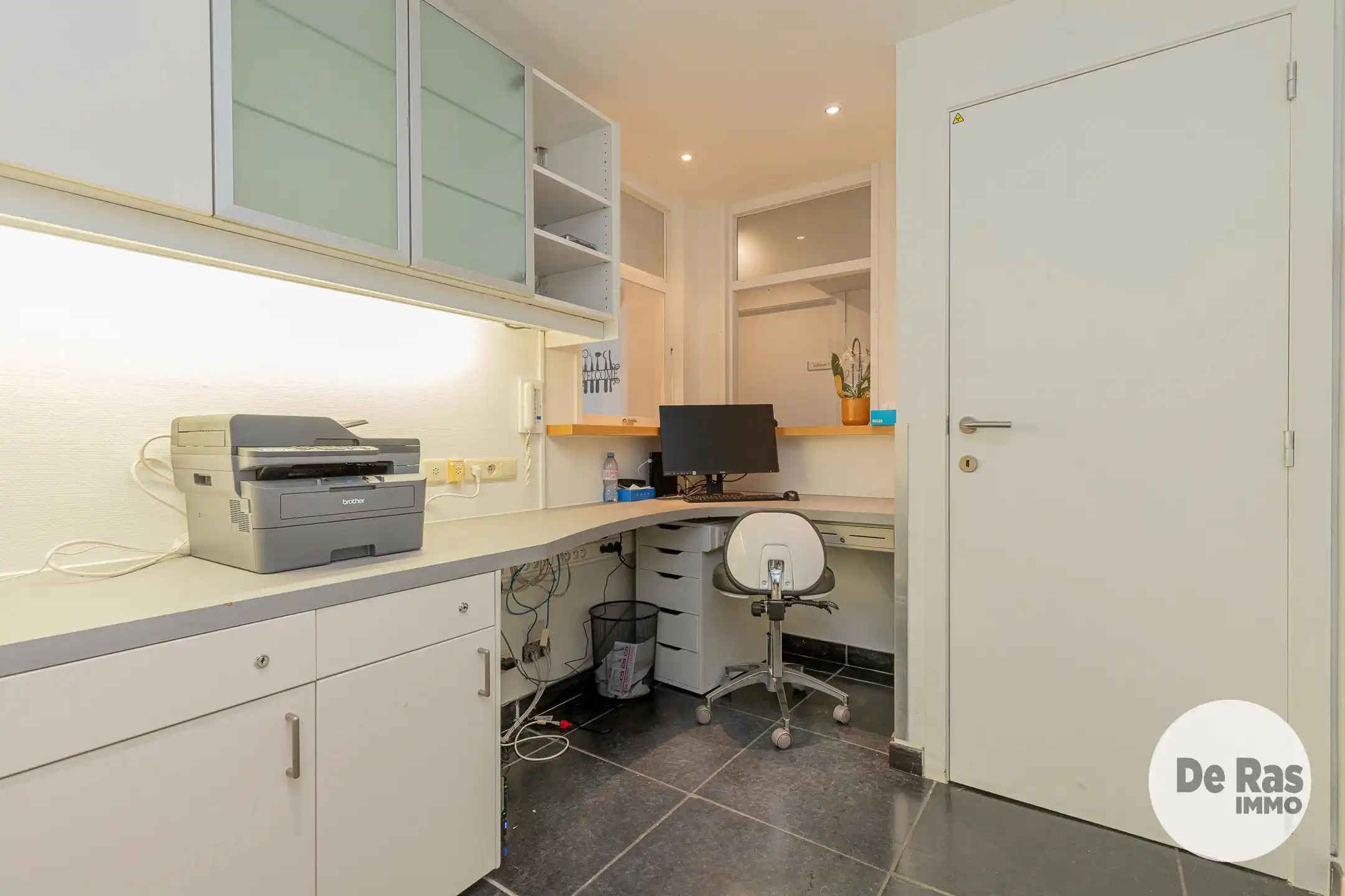 Splinternieuwe tandartspraktijk in centrum–145 m²-3 kabinetten foto 22