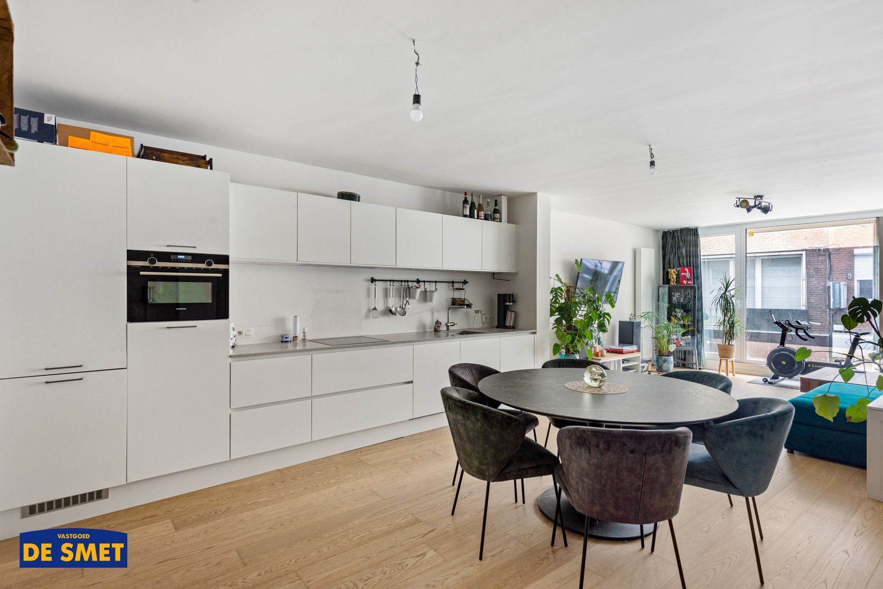 Recent vernieuwd appartement met lift en ruim terras  foto {{pictureIndex}}