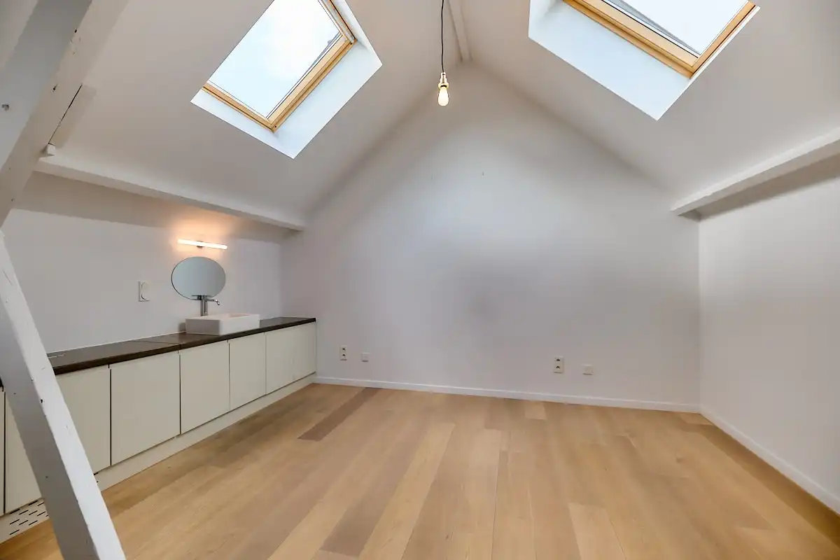 Exceptioneel en luxueus gerenoveerd 19e eeuws duplex dakappartement midden in de binnenstad. foto 9