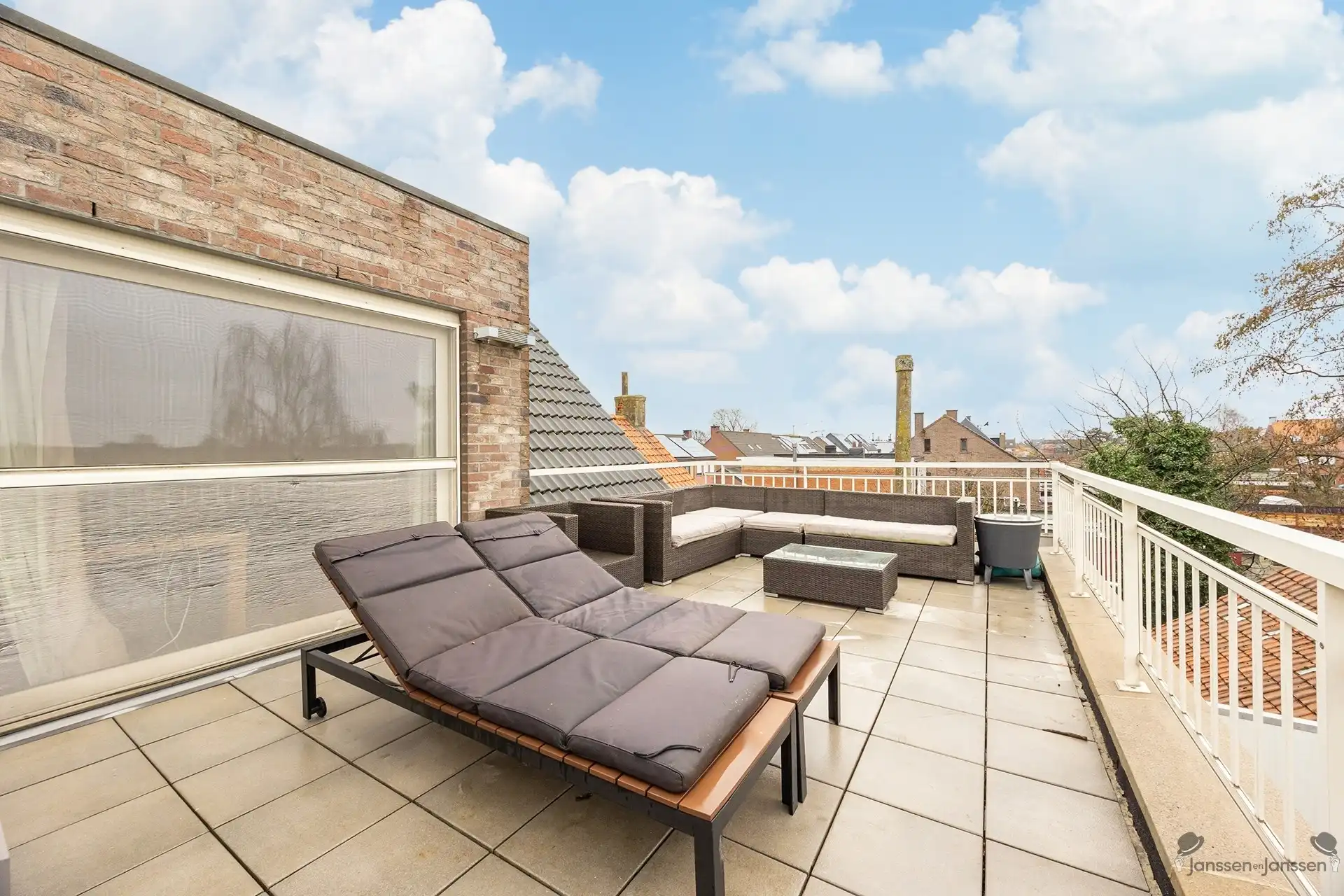 Appartement met uitzonderlijk ruim terras (36 m²) en garagebox te Hoevenen foto 11