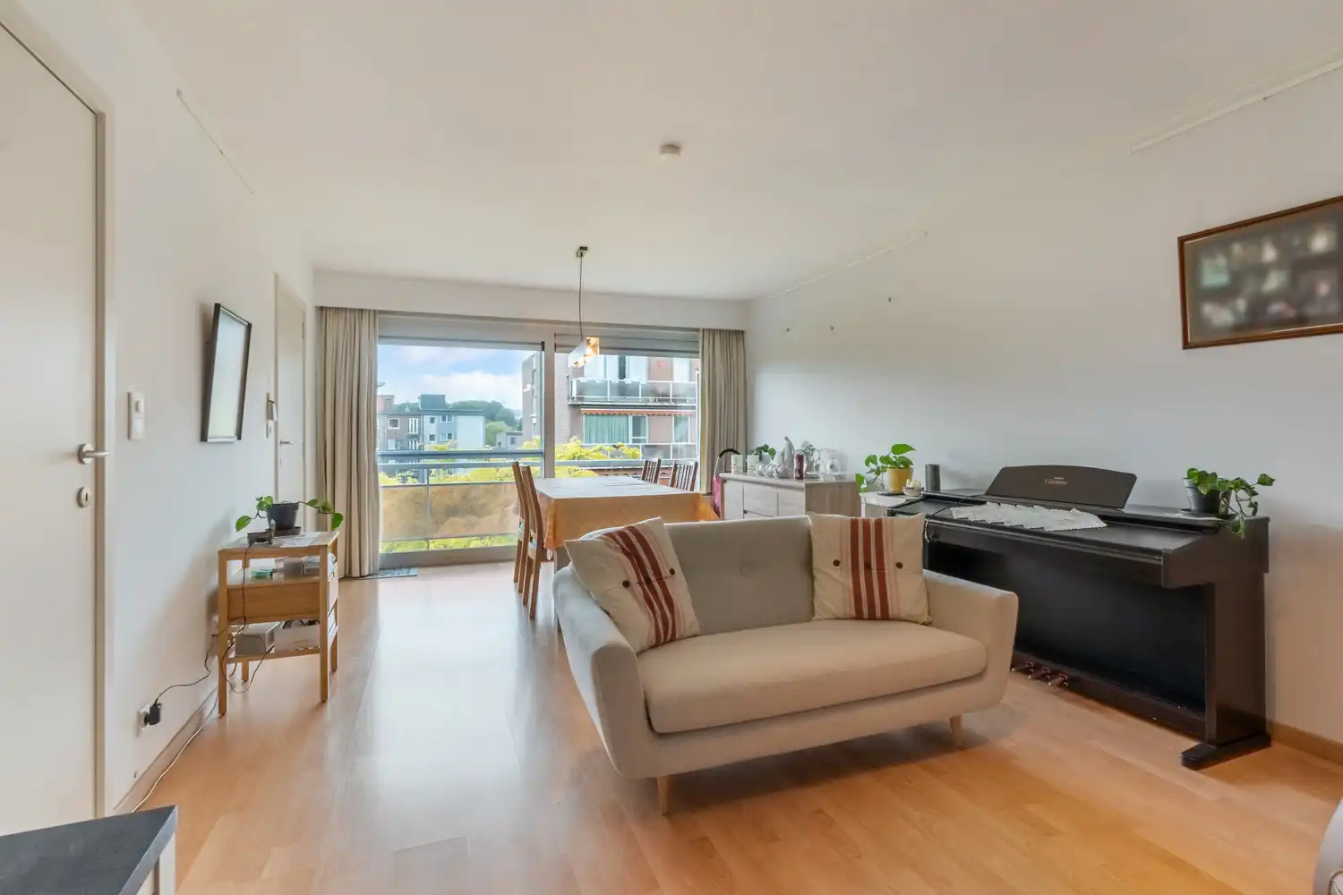 Centraal gelegen, gerenoveerd en energiezuinig appartement met 1 slaapkamer, een terras en een autostaanplaats te Leuven! foto 3