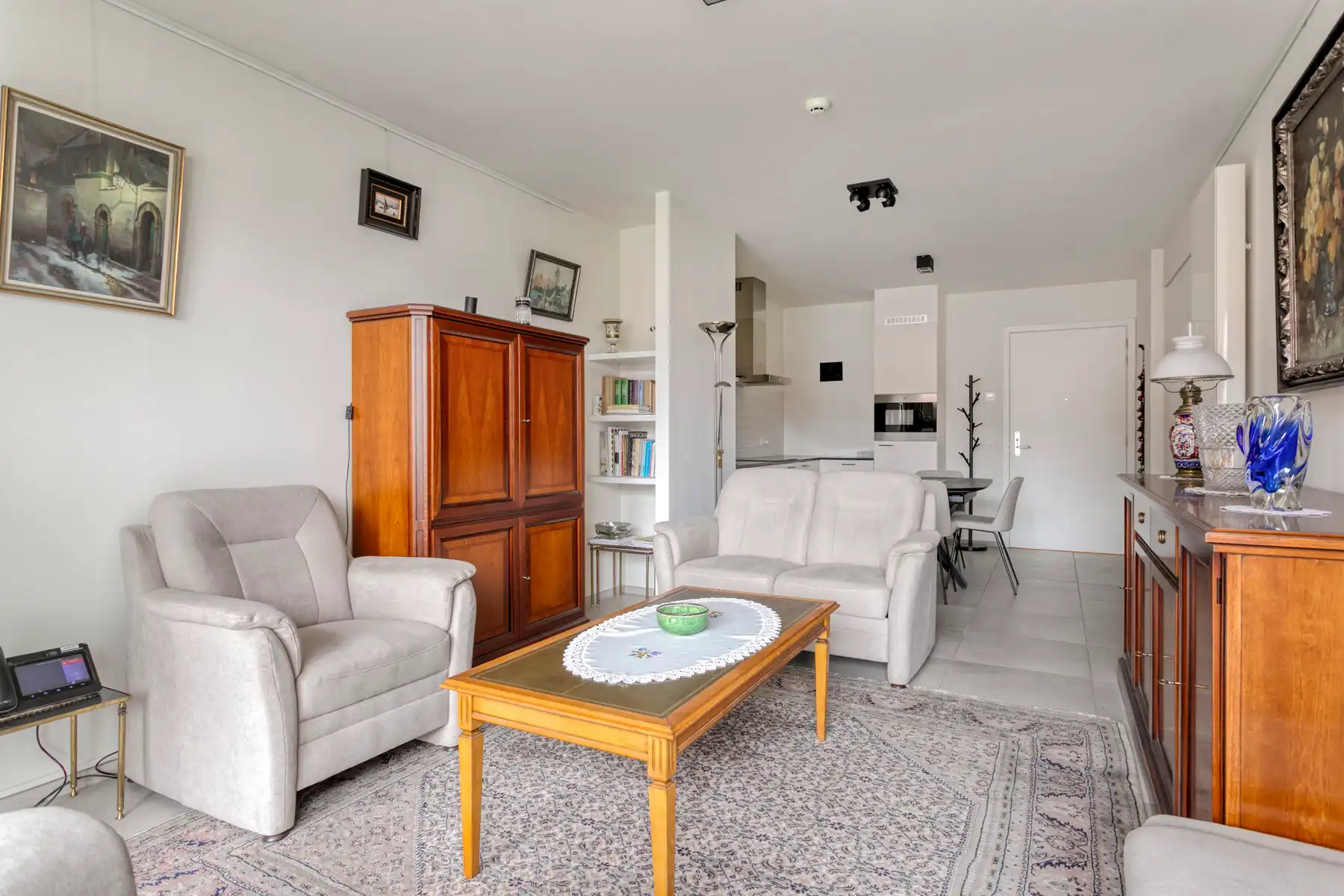 Centraal gelegen assistentieflat met 2 slaapkamers! foto 4