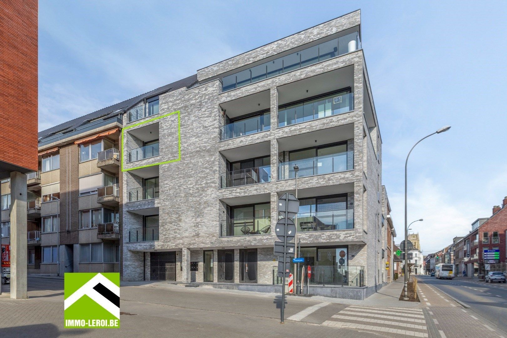 BEN-Nieuwbouwappartement met ruim terras en lift centrum Tongeren (GEEN BTW) foto {{pictureIndex}}