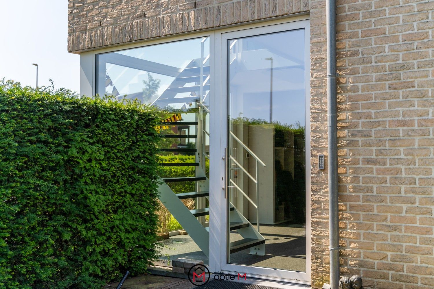 KANTOREN MET WONING EN EXTRA MOGELIJKHEDEN OP UNIEK PERCEEL VAN 40A21 foto 3