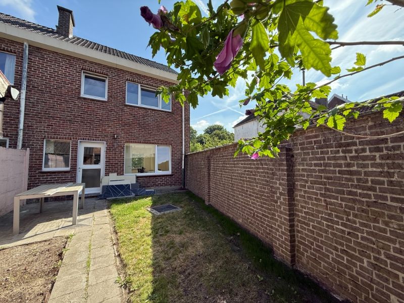 Leuke woning met tuintje en zicht op water foto 10