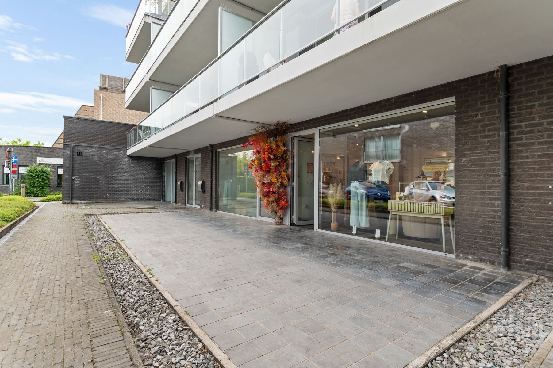 Handelsruimte met topvisibiliteit – ideale investering in het hart van Aartselaar foto 5