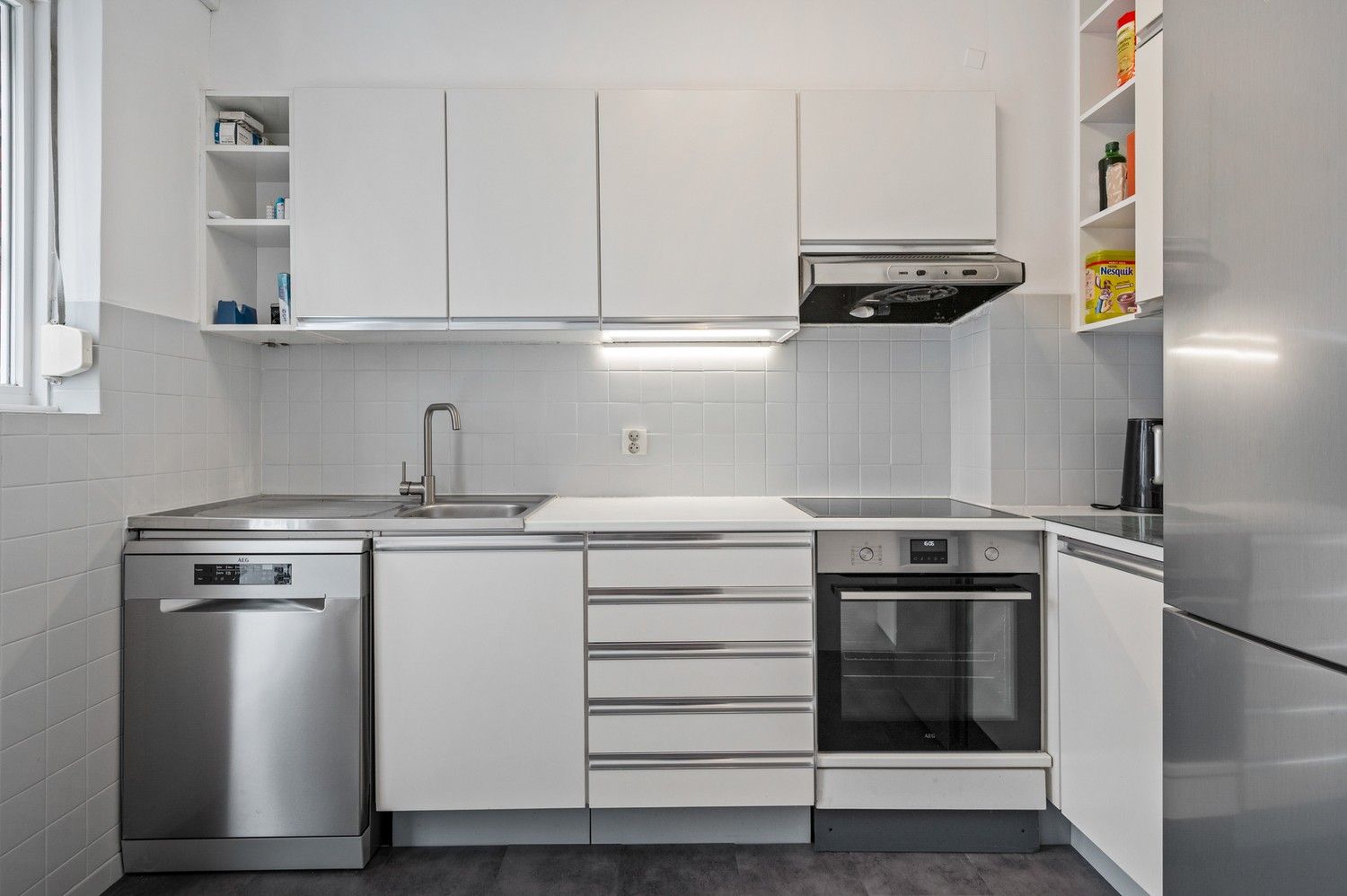 Ruime grotendeels gerenoveerde belétage met 3 slaapkamers, tuin en garage met oprit in Kapellen foto 12