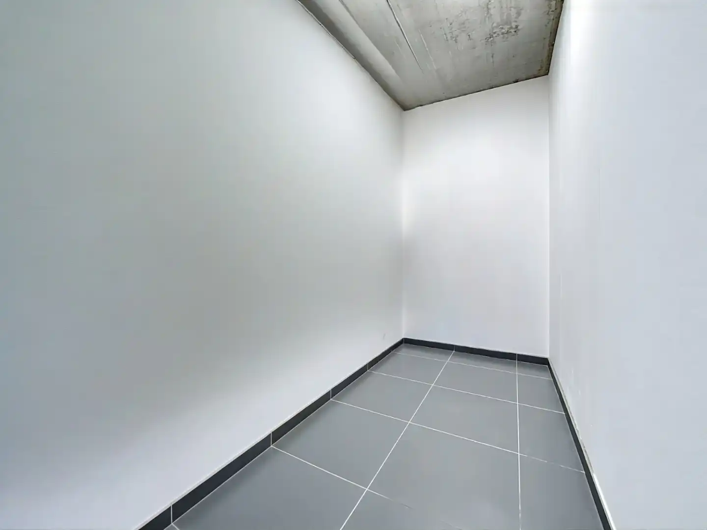 Handelspand op commerciële topligging nabij de zee te Nieuwpoort-Bad. foto 13