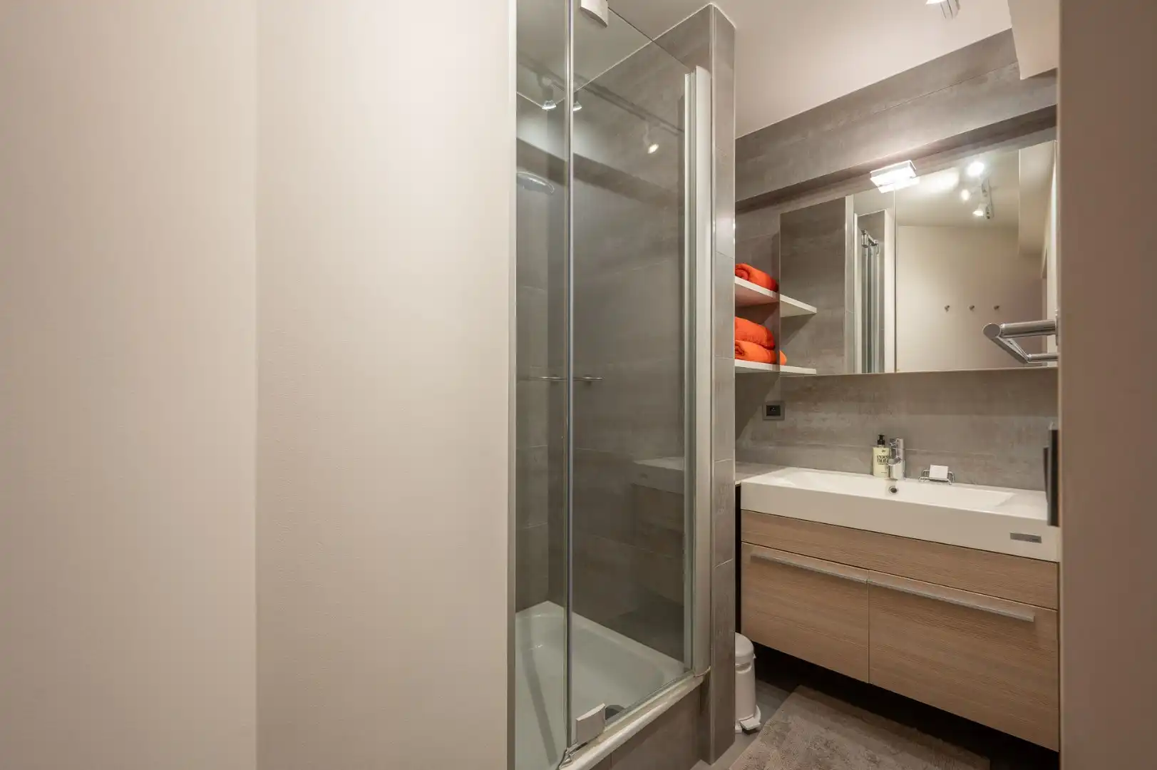 Perfect gelegen drie slaapkamer appartement met zonneterras foto 17