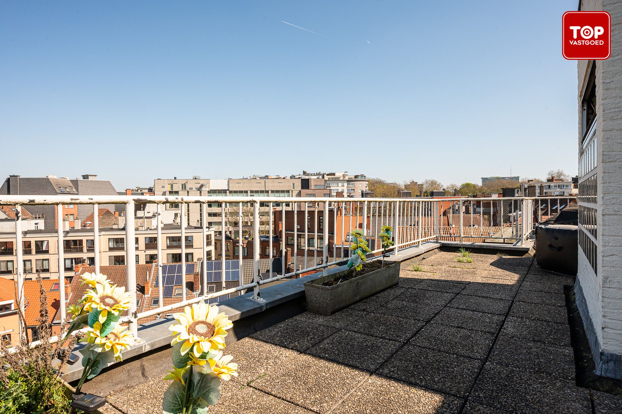 Penthouse met rondom gelegen terras en drie slaapkamers op toplocatie. foto 16