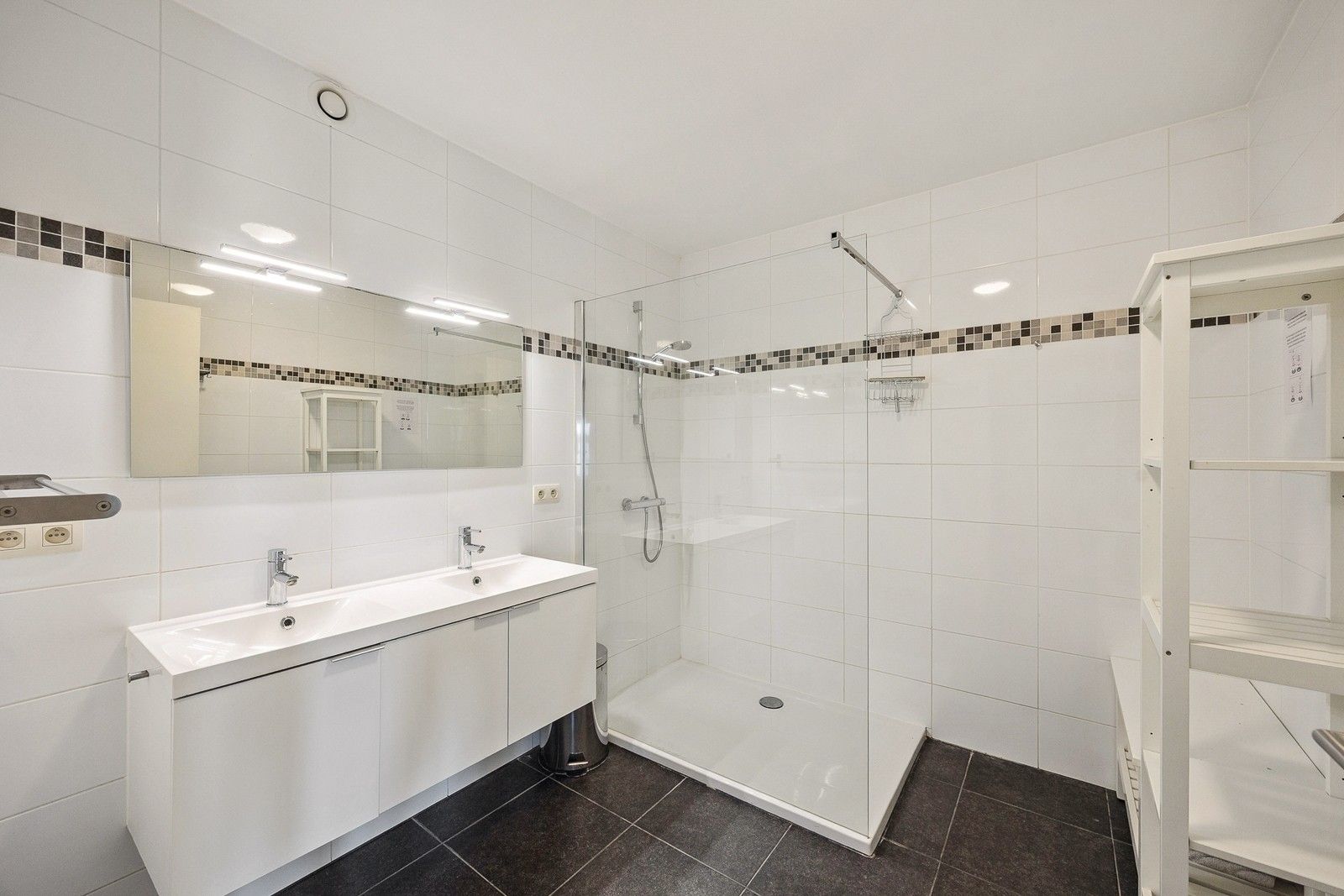 Appartement van 100m2 in hartje Antwerpen met 2 slaapkamers en 2 terrassen - gemeubeld en/of niet gemeubeld foto 13