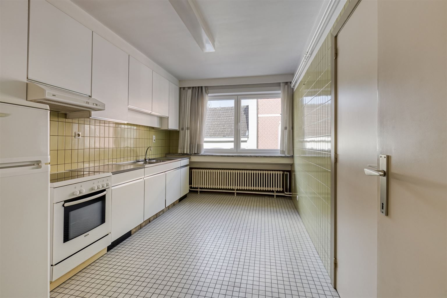 Prachtig ruim appartement met 3 slaapkamers en autostaanplaats gelegen in het hart van Maaseik.  foto 5