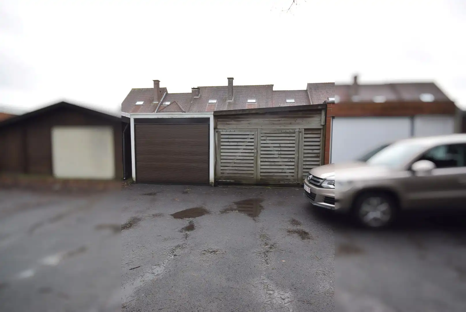 Charmante rijwoning met dubbele garage en ruime tuin in het centrum van Rumbeke foto 11