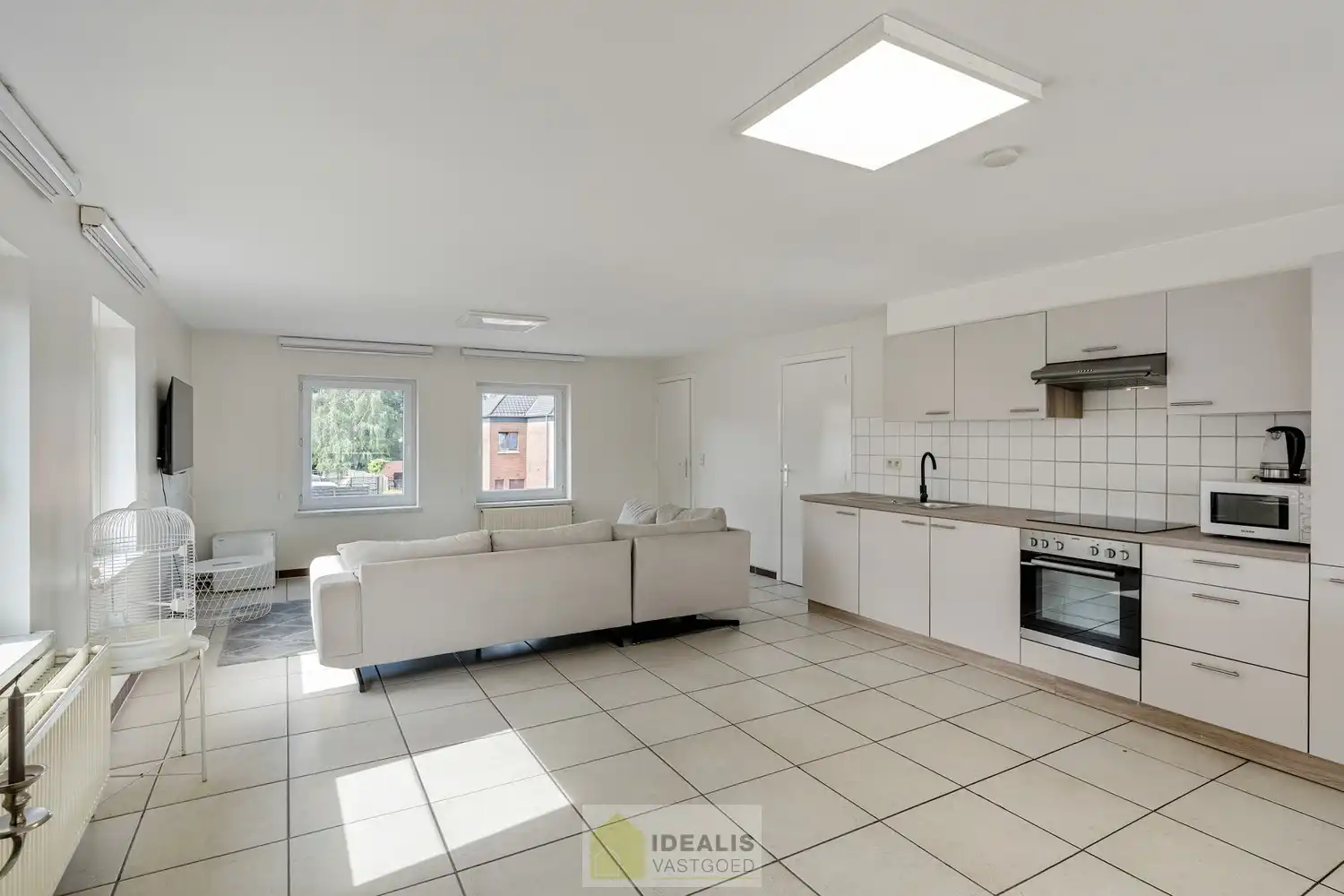 IDEALIS VASTGOED – DUPLEX APPARTEMENT GELEGEN OP UITERST CENTRALE LOCATIE TE HECHTEL-EKSEL. foto 5