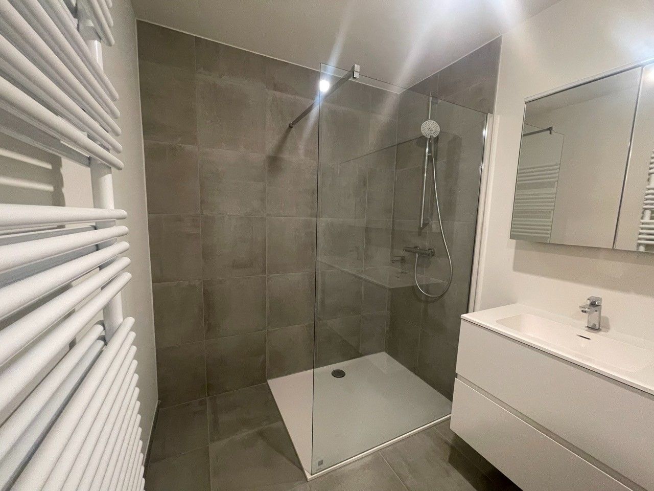 Nieuwbouw appartement met twee slaapkamers, terras, berging en staanplaats foto 28