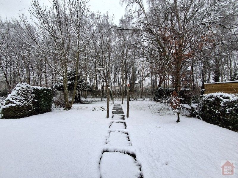 Goed gelegen half open bebouwing met 4 slaapkamer, garage en tuin foto 6