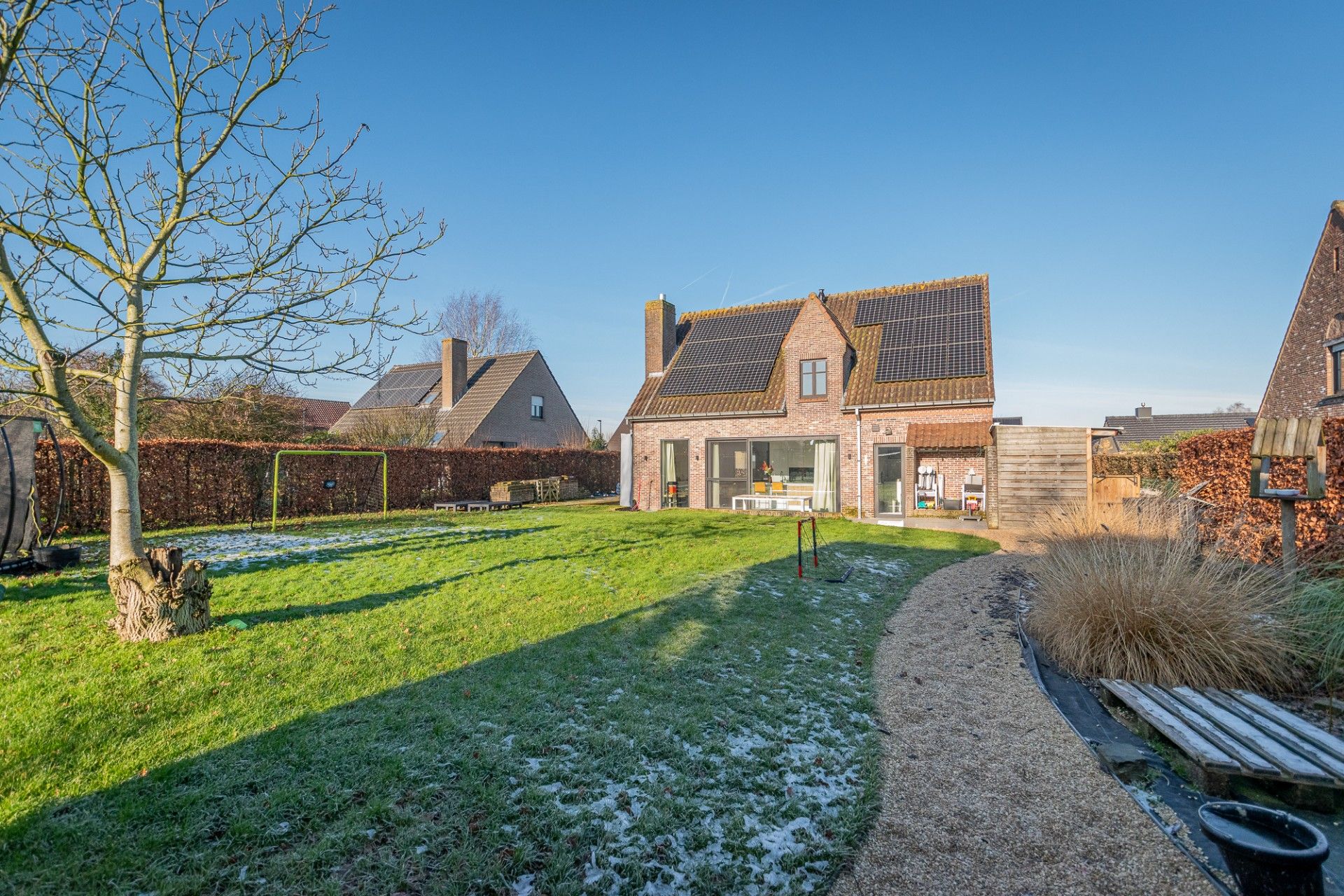 Vrijstaande, gerenoveerde woning op een perceel van 802 m2. foto 28