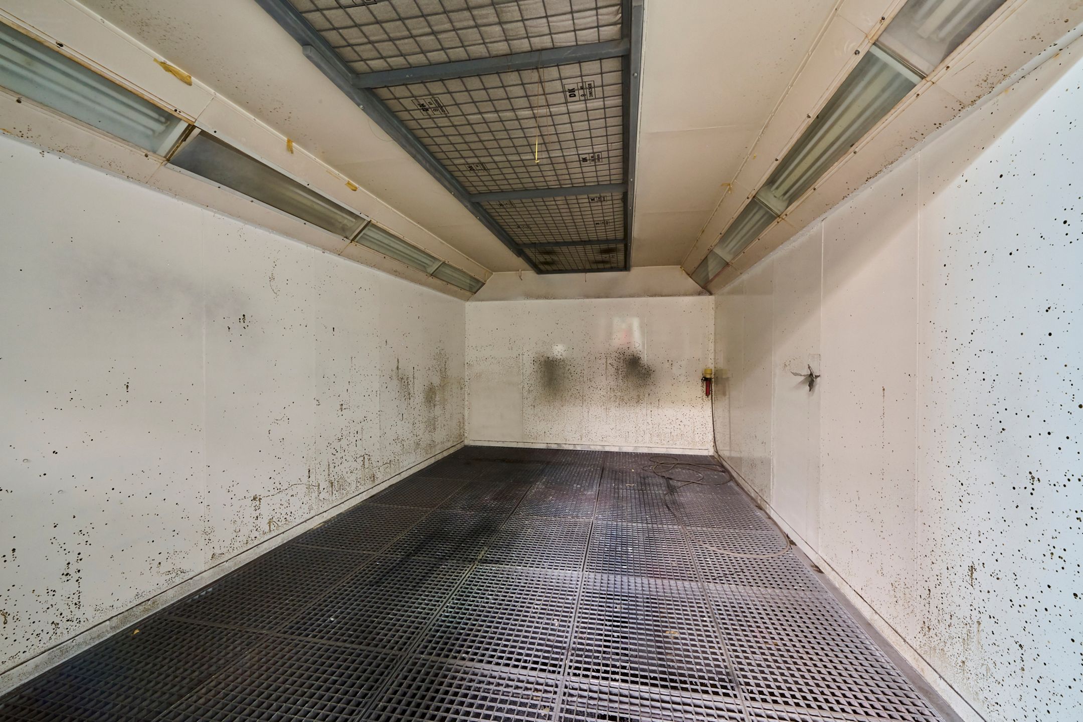 TE KOOP: bedrijfsgebouw met woning in Zonhoven foto 7