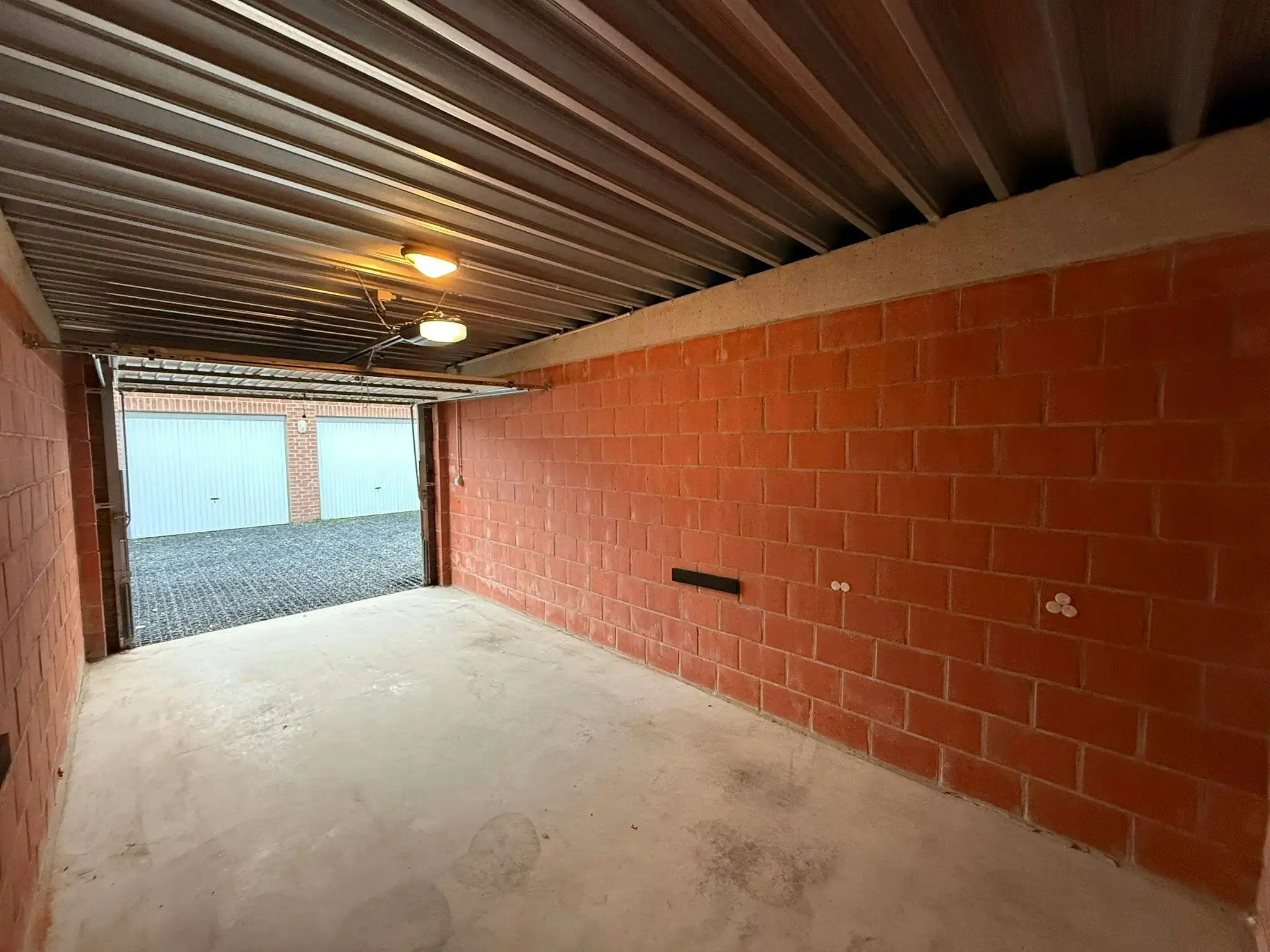 Garagebox te koop in centrum Waregem foto 4