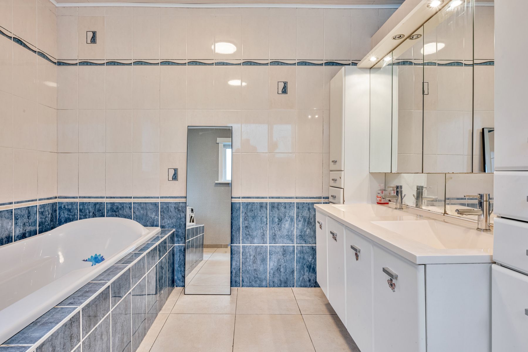 Instapklare woning met 5 slaapkamers en tuin op topligging foto 14