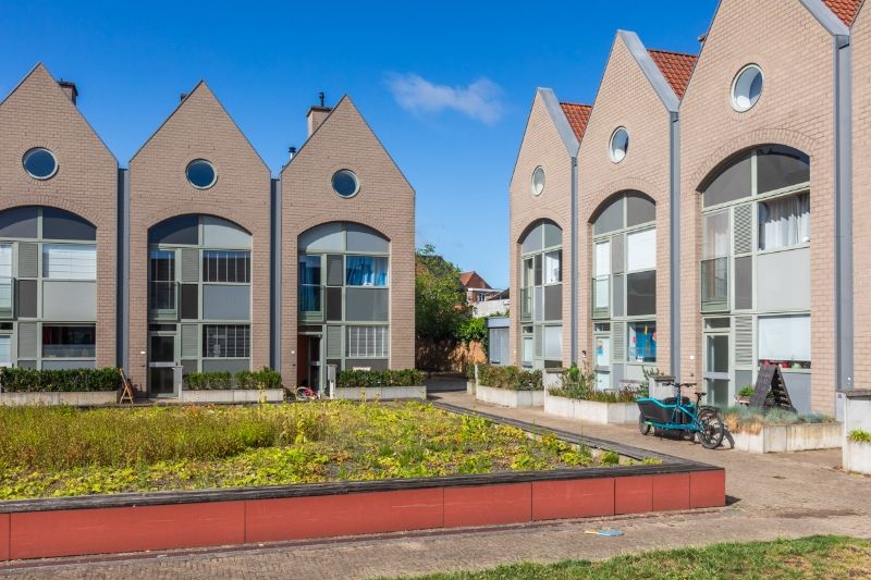 Rustig en toch centraal gelegen, instapklare,  halfopen woning met 4 slaapkamers, tuin en zeer ruime garage (energielabel B, elektriciteit goedgekeurd, zonnepanelen...) foto 16