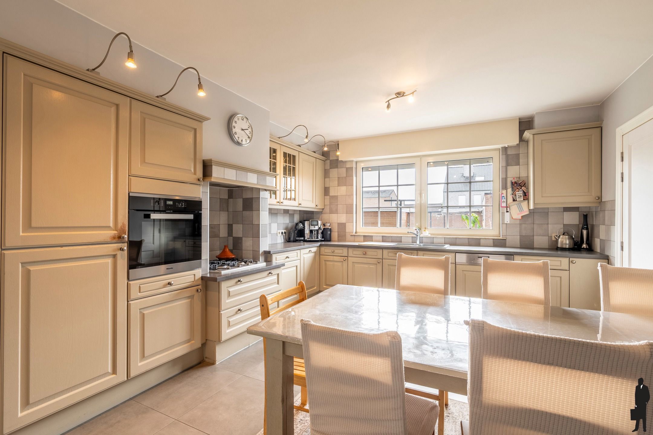 Recente villa met 6 slpks. te Lommel nabij Nederlandse grens foto 4