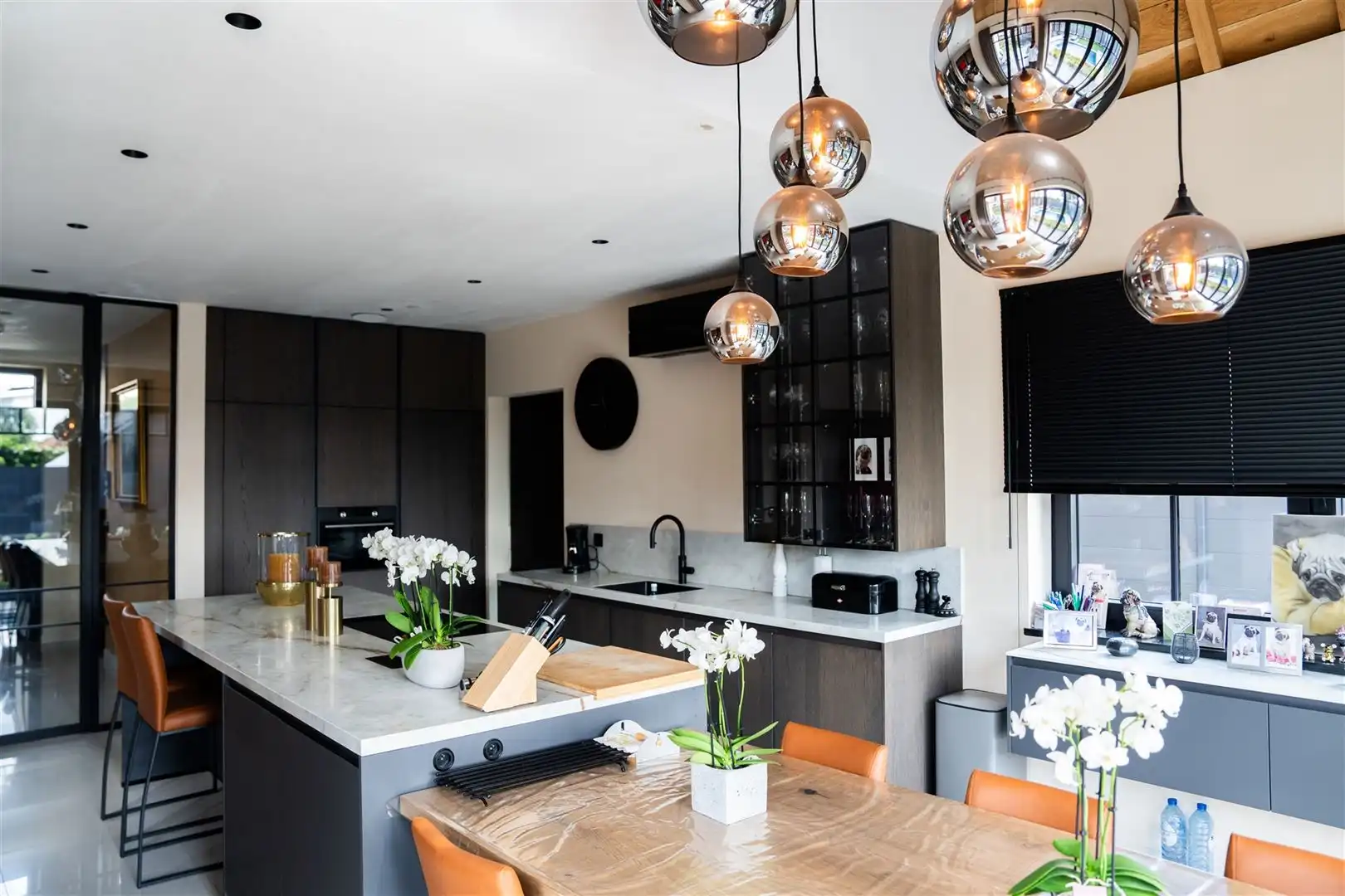 Prachtige woning met tuin en zwembad. foto 5