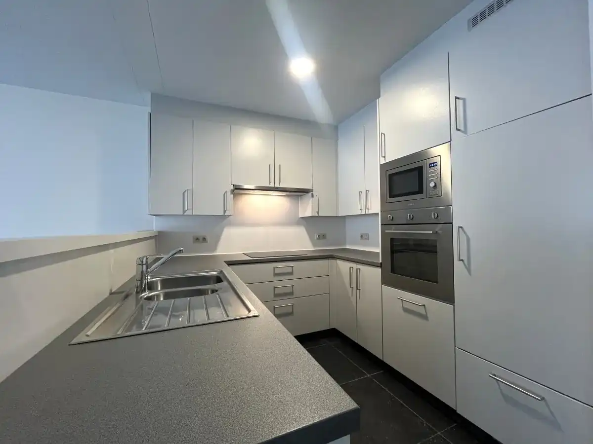 Passendale – Appartement met 2 slaapkamers, terras en garage foto 5