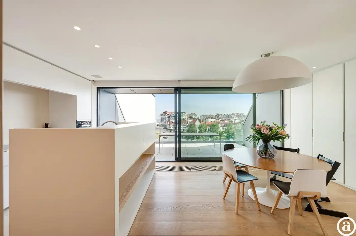 Luxueus appartement (4 slpk) met frontaal zicht op Zegemeer. foto 11