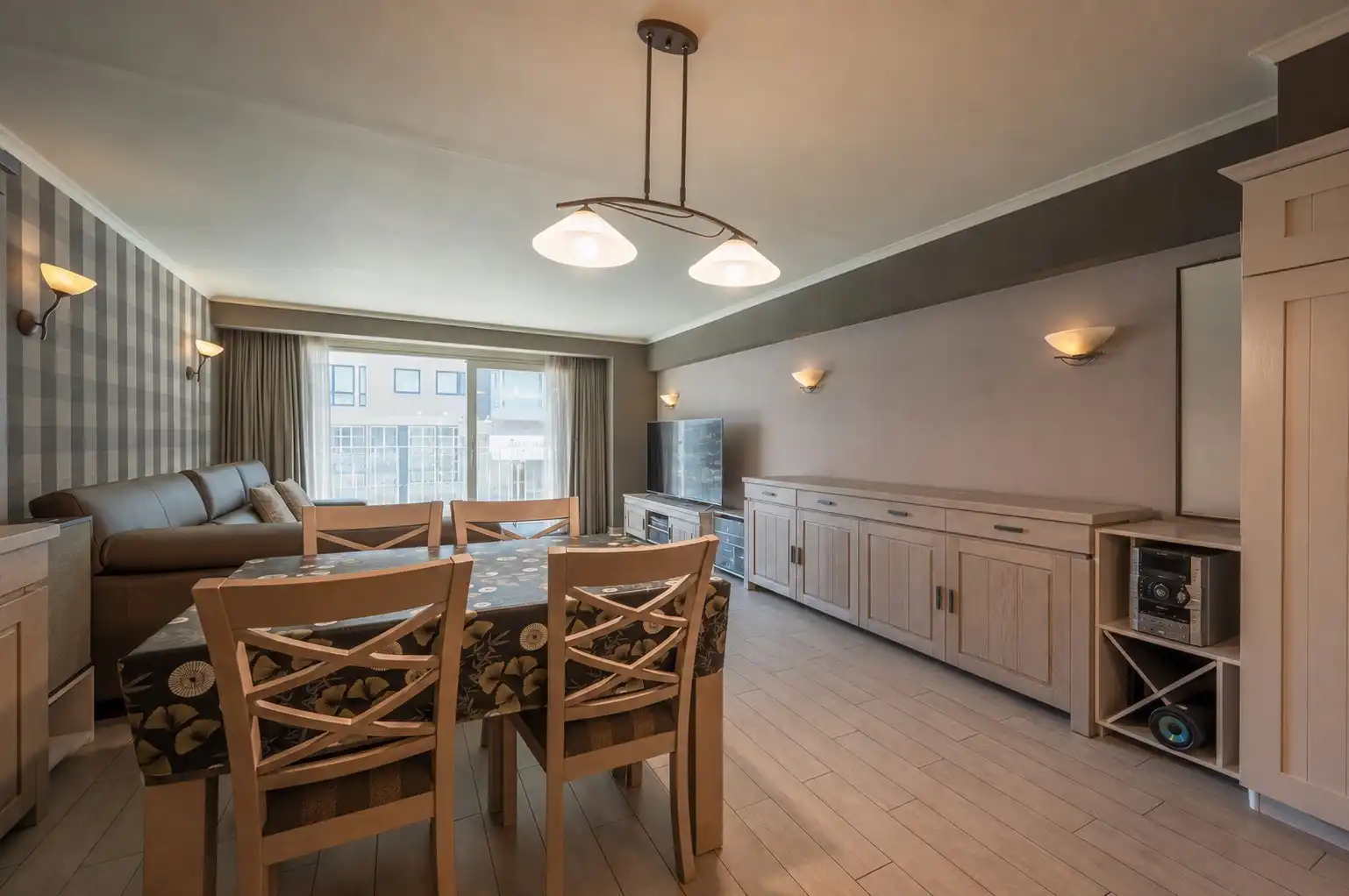 Te koop: Leuk appartement met twee terrassen op toplocatie in de Lippenslaan foto 7