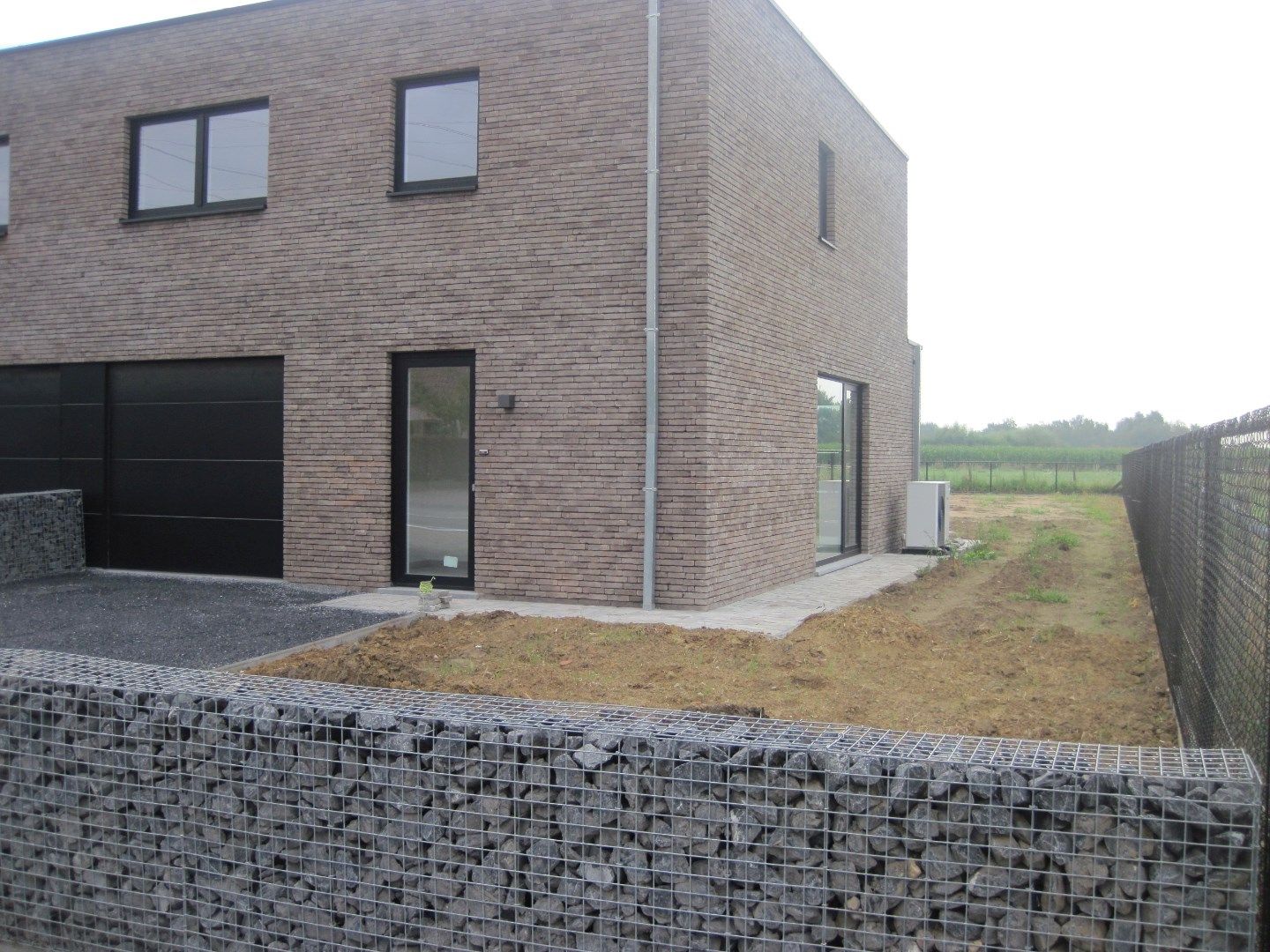 Eigentijdse nieuwbouwwoning foto 19