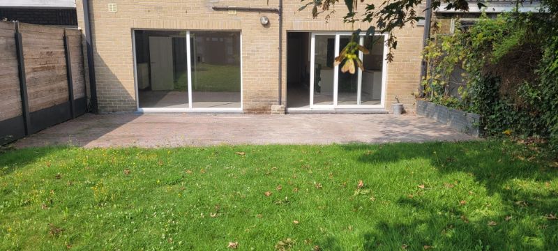 Roeselare - Beveren : gerenoveerd gelijkvloers appartement met 2 slpks bewoonbare opp. 90 m² met tuin samen 430 m².  Wordt volledig geschilderd. foto 5