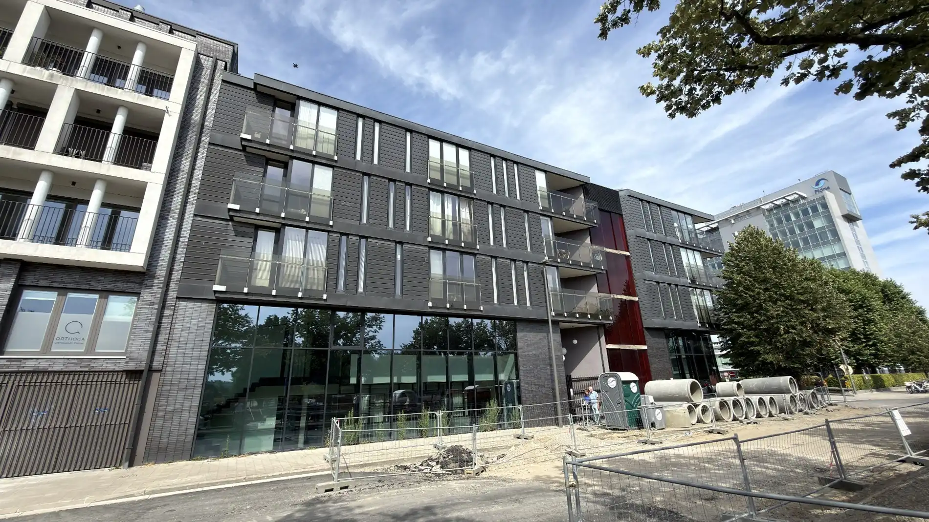 Luxueuze kantoorduplex te huur langs Singel in Antwerpen foto {{pictureIndex}}