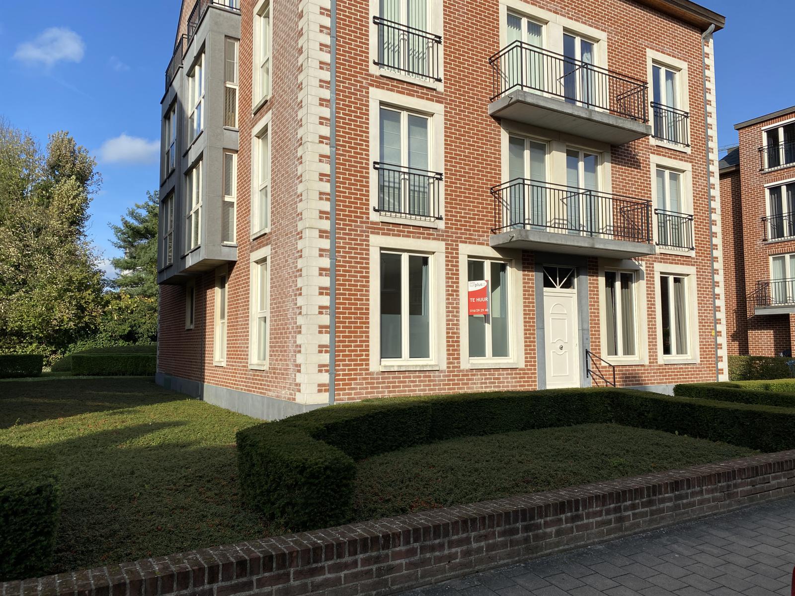 Appartement met 2 slaapkamers, autostaanplaats en kelder. foto {{pictureIndex}}