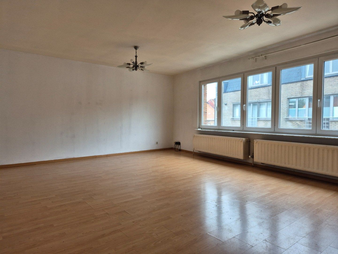 Ruim appartement zonder gemeenschappelijke lasten in centrum Merchtem foto 2